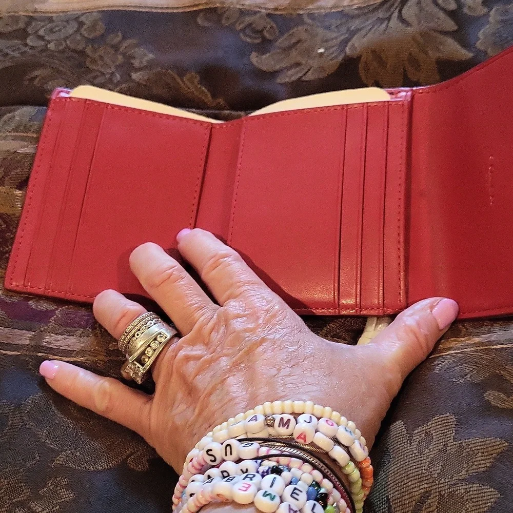 Coach leather small wallet sig leather inside red leather new dust cover 🎶